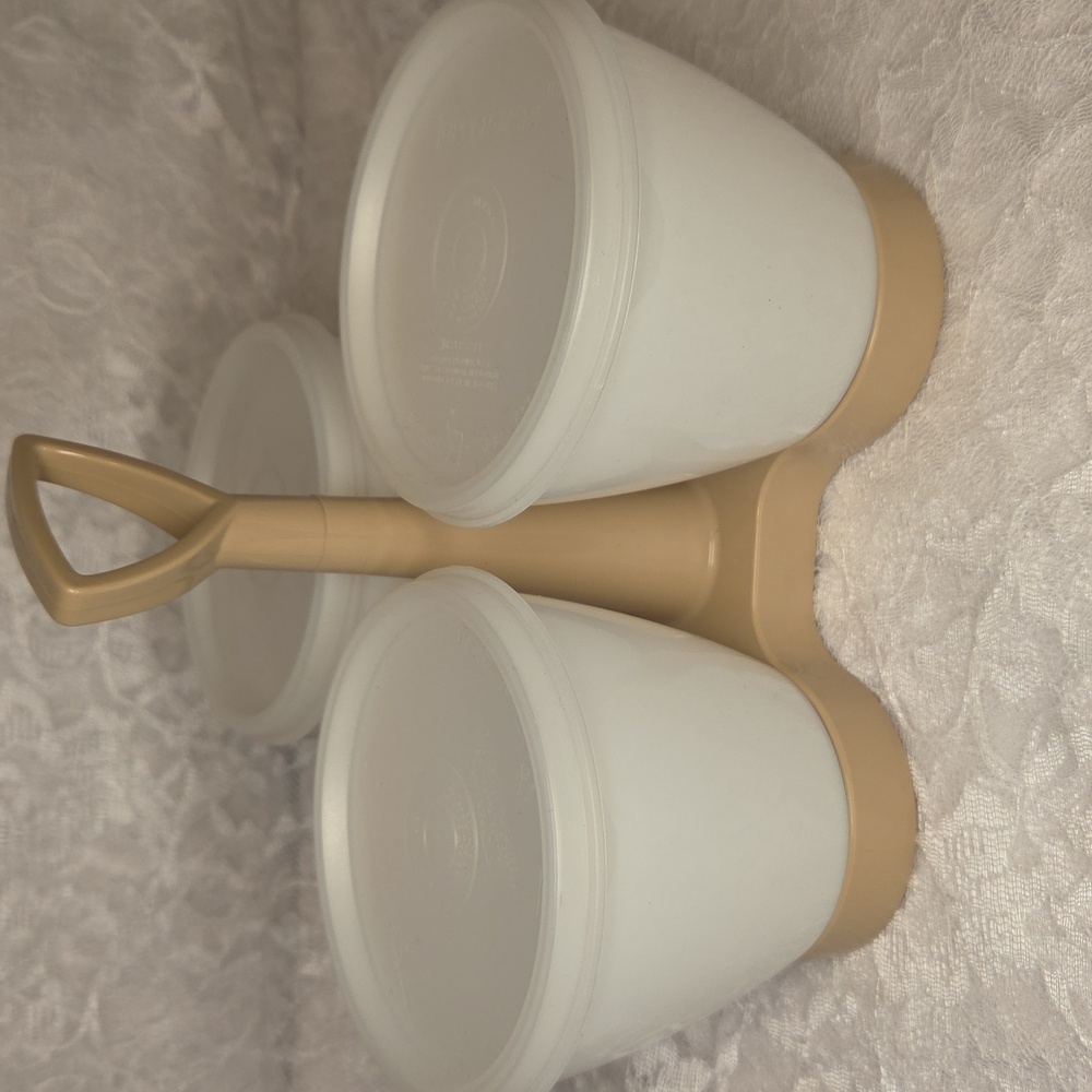 Tupperware: Condiment Caddy With Three Cups And Lids
